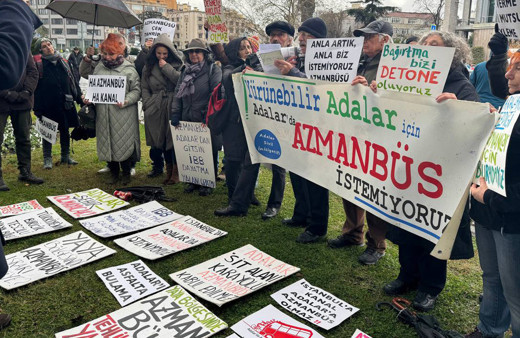 Ada halkından İBB binası önünde "azmanbüs" eylemi