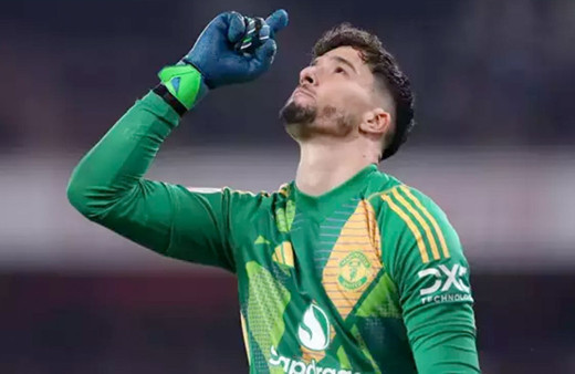 Altay Bayındır 2 penaltı birden kurtardı Manchester United Arsenal'i eledi