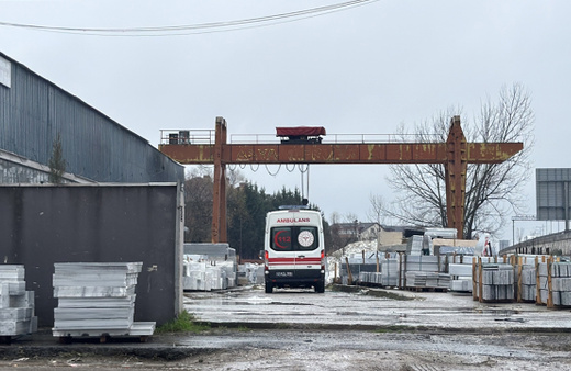 Kocaeli'de vinçten düşen işçi öldü