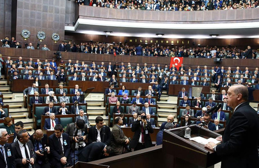 Bomba iddia! Kulislerde konuşuluyor: İstifa eden iki vekile rozetlerini Erdoğan takacak