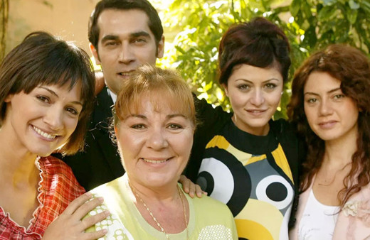 Yaprak Dökümü'nün Neyyir Hanım'ı Bedia Ener Öztep, hayatını kaybetti