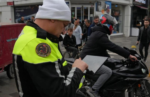 Cezalar başladı, o kurala dikkat! Yarım saatte 16 motosiklet sürücüsü ceza yedi