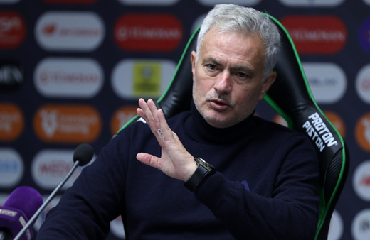 Fenerbahçe'de beklenen ayrılık gerçekleşiyor! Yaprak dökümünü Mourinho başlattı