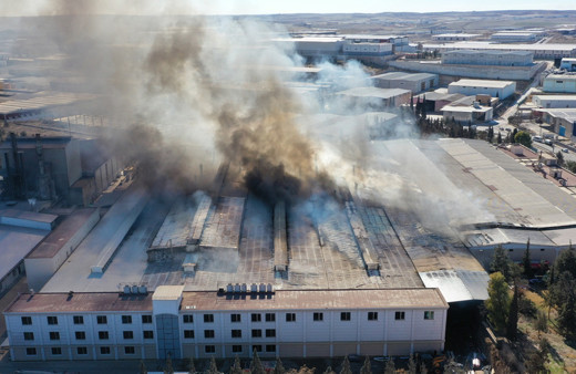 Şanlıurfa'da fabrika yangını