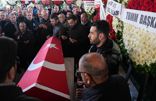 Eski milletvekili Yusuf Kırkpınar, İzmir'de son yolculuğuna uğurlandı