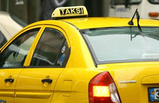 İzmir'de taksiciler arasındaki silahlı kavgada 1 kişi öldü, 2 kişi ağır yaralandı