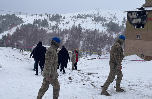 Başsavcı Cansever ve beraberindeki heyet, yanan Grand Kartal Otel'de inceleme yaptı
