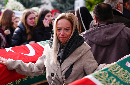 Bolu'daki otel yangınında ölen aile İstanbul'da son yolculuklarına uğurlandı