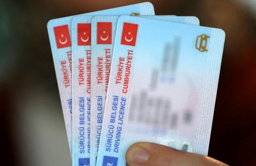 Trafikte saldırgan sürücülerin ehliyetleri geri alınacak