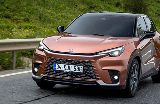 Lexus LBX, ikinci kez 'Yılın Küçük SUV'u ödülünü kazandı