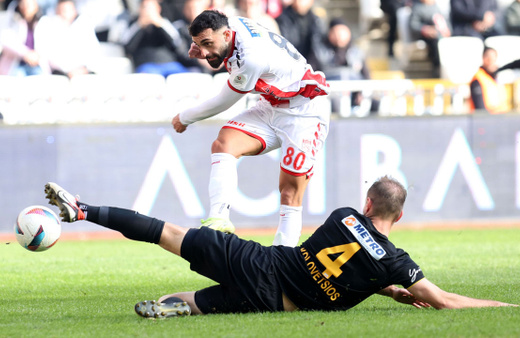 Sivasspor Kayserispor'u 5 golle geçti maçta şaşırtan olay takım arkadaşına tokat attı