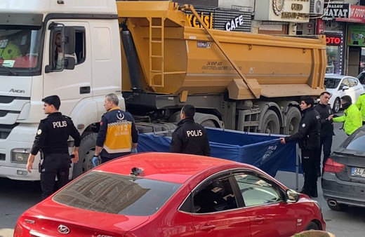 Bağcılar'da hafriyat kamyonunun çarptığı kişi hayatını kaybetti