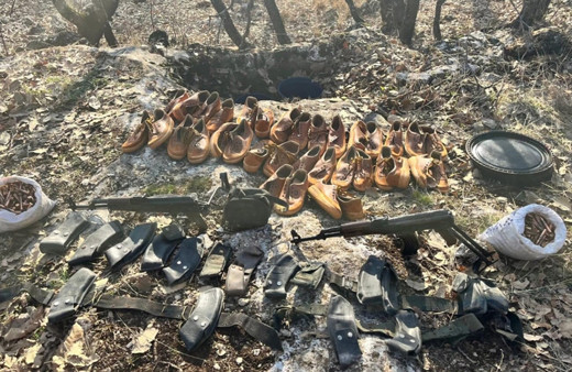 Diyarbakır'da terör örgütü PKK'ya ait araziye gömülü silah ve mühimmat ele geçirildi