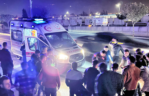 Hatay'da motosikletin çarptığı 3 yayadan 1'i öldü