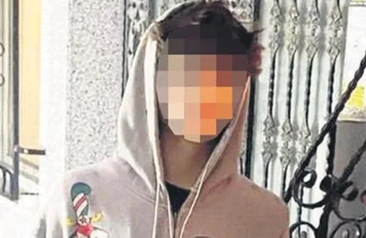 Kadıköy’deki bit pazarında bıçaklı dehşet: İtalyan şefin oğlu yaşam mücadelesi veriyor