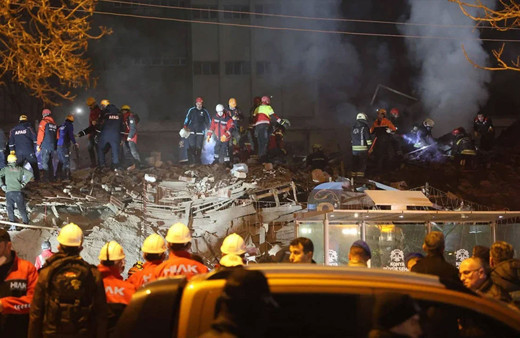 Konya'da çöken binayla ilgili 6 şüpheli tutuklandı