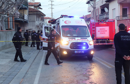 Denizli'de ev yangını: Anne çocuğunu camdan atarak kurtardı, kendisi öldü