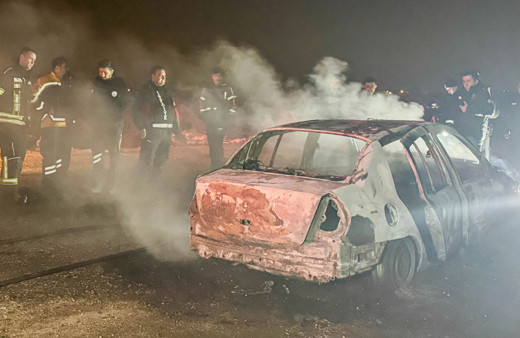 Uşak'ta yanan otomobilde ceset bulundu