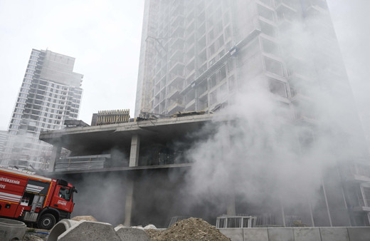Ankara'da inşaat alanında yangın! Vali Şahin'den olay yerinde açıklama