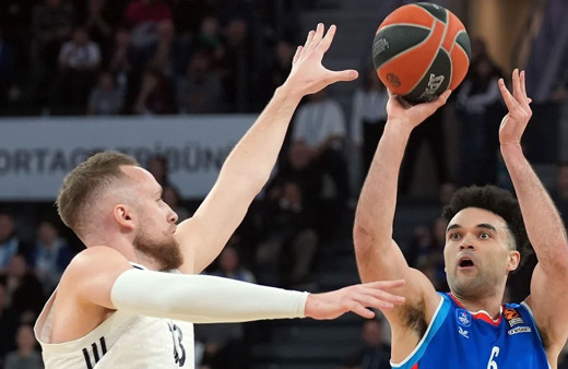 Anadolu Efes, EuroLeague'de Real Madrid'i yendi