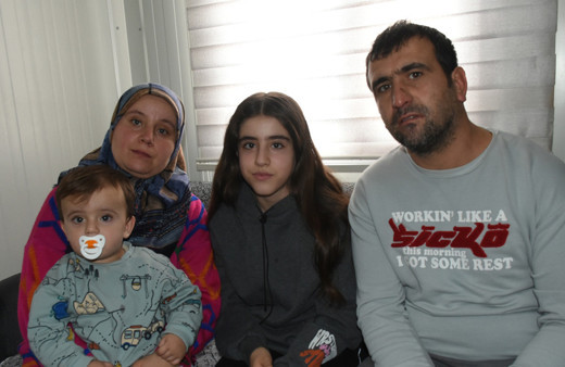 Depremde kaybettikleri evlatlarının acısını yeni çocuklarıyla dindirmeye çalışıyorlar