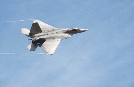 ABD ordusuna ait bir uçak pirinç tarlasına düştü