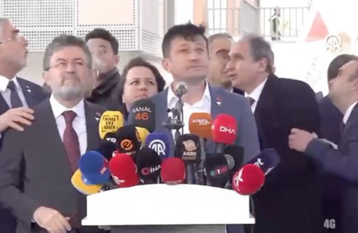 Deprem bölgesinde panik! Bakanlar koşarak uzaklaştı