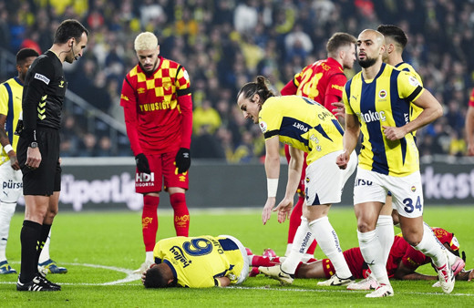 Dünkü maçta sakatlanmışlardı! Djiku, Carlos ve Yusuf Akçiçek'in sağlık durumunu Fenerbahçe açıkladı