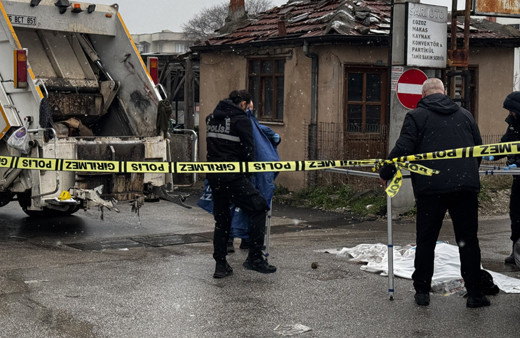 Bursa'da çöp kamyonunun çarptığı kadın öldü