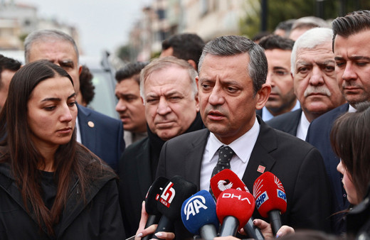 Hatay'da konuşan CHP lideri Özgür Özel'den depreme karşı "milli seferberlik" önerisi