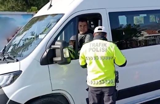 Bakan Yerlikaya: Okul servis araçlarına yönelik denetimlerde 12 bin 928 sürücüye işlem yapıldı