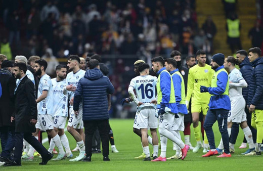 Adana Demirspor sahadan neden çekildi?