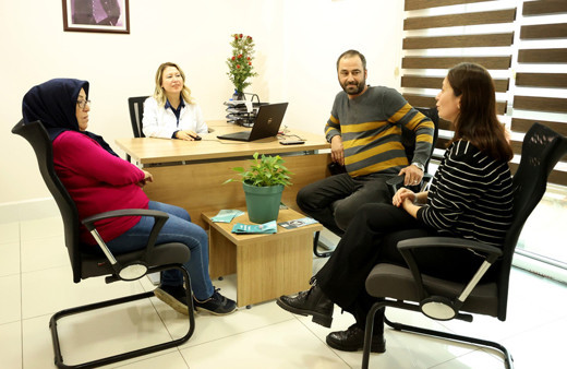 Tedaviyle sigarayı bırakan aile, rahat nefes almanın keyfini yaşıyor