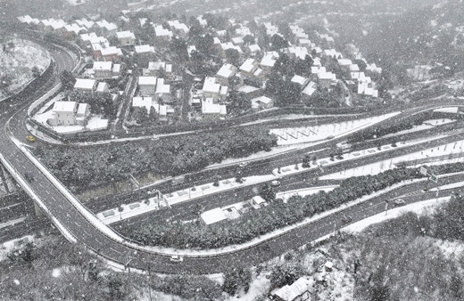 İstanbul'da yoğun kar yağışı! 9 ilçede okullar tatil edildi, İstanbul Valiliği'nden açıklama