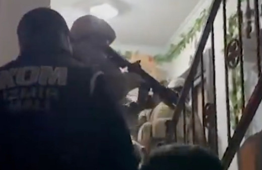 30 milyon lira haksız kazanç elde etmişler! İzmir'de tefeciler ve dolandırıcılara operasyon