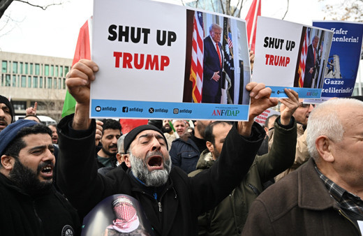 Trump'ın Gazze'ye yönelik sözleri, ABD'nin Ankara Büyükelçiliği önünde protesto edildi