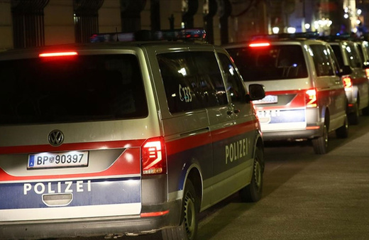 Dehşet! Sokaktaki insanlara bıçakla saldırdı ölü ve yaralılar var
