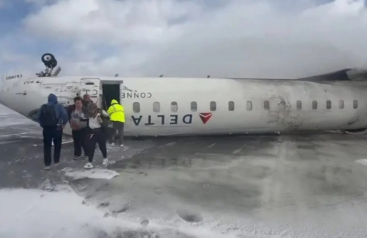 Kanada'da yolcu uçağında büyük panik! Ters döndü!
