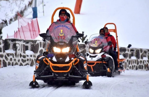 Palandöken'de jandarmanın uyarısına rağmen çığ bölgesinde kayan snowboardcuya ceza