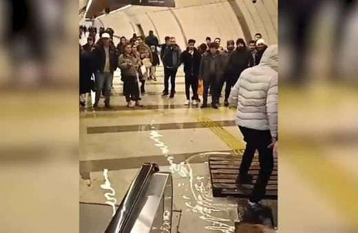 Metrobüs durağına bağlanan alt geçidi su bastı