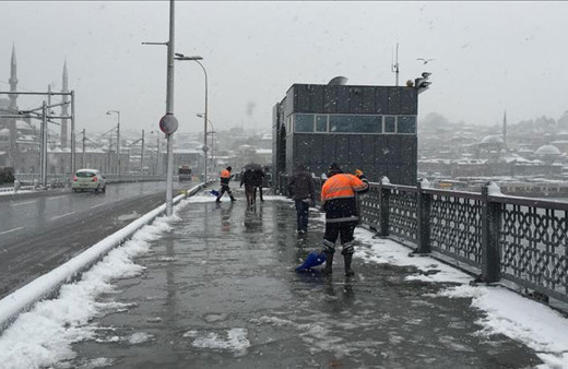 İstanbul'da kar başladı! Akşam saatlerine dikkat edin
