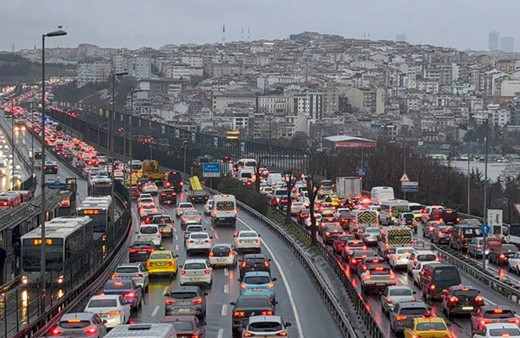 İstanbul'da trafik yoğunluğu yaşanıyor