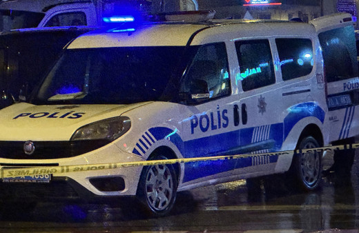 Karaman'da kaza yapan alkollü sürücü, polis aracında kendini vurdu