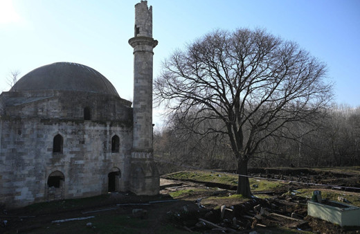 Tunca Nehri kenarındaki 5,5 asırlık camide restorasyon çalışmaları sürüyor