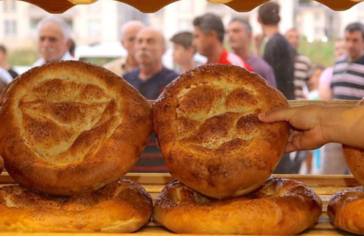 Ekrem İmamoğlu duyurdu! Halk Ekmek'te ramazan pidesinin fiyatı belli oldu