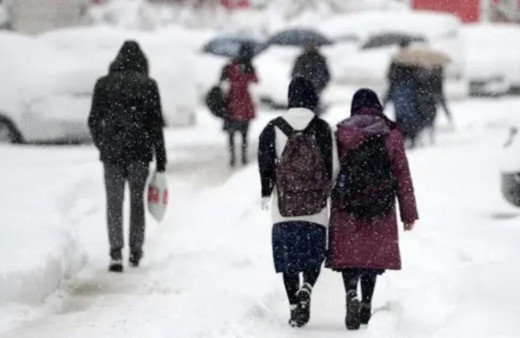 Kar yağışı eğitimi durdurdu! Tatil haberleri peş peşe geldi