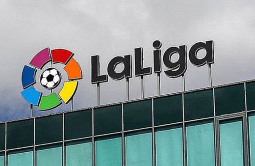 LaLiga'da binlerce Alaves taraftarı İsrail'e kırmızı kart gösterdi