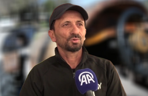 Kütükten araba görenleri şaşırtıyor! Alanyalı marangoz çocukluk hayali için 300 bin TL harcadı