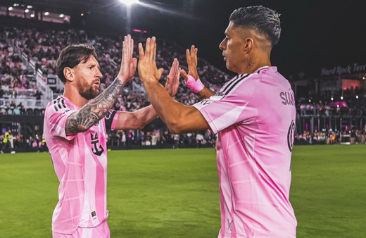 Messi ve Suarez'e "ense tutma" cezası