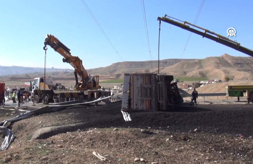 Cizre’de kömür yüklü tır devrildi: Sürücü hayatını kaybetti